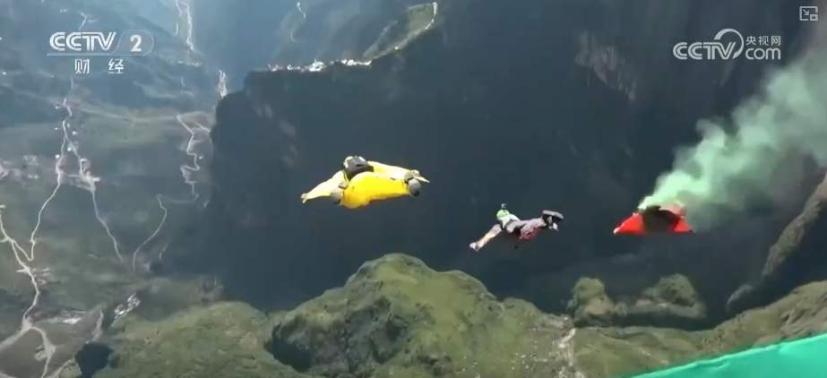 主打清凉、玩法“上新”,旅游“动”起来 夏日经济“热”起来