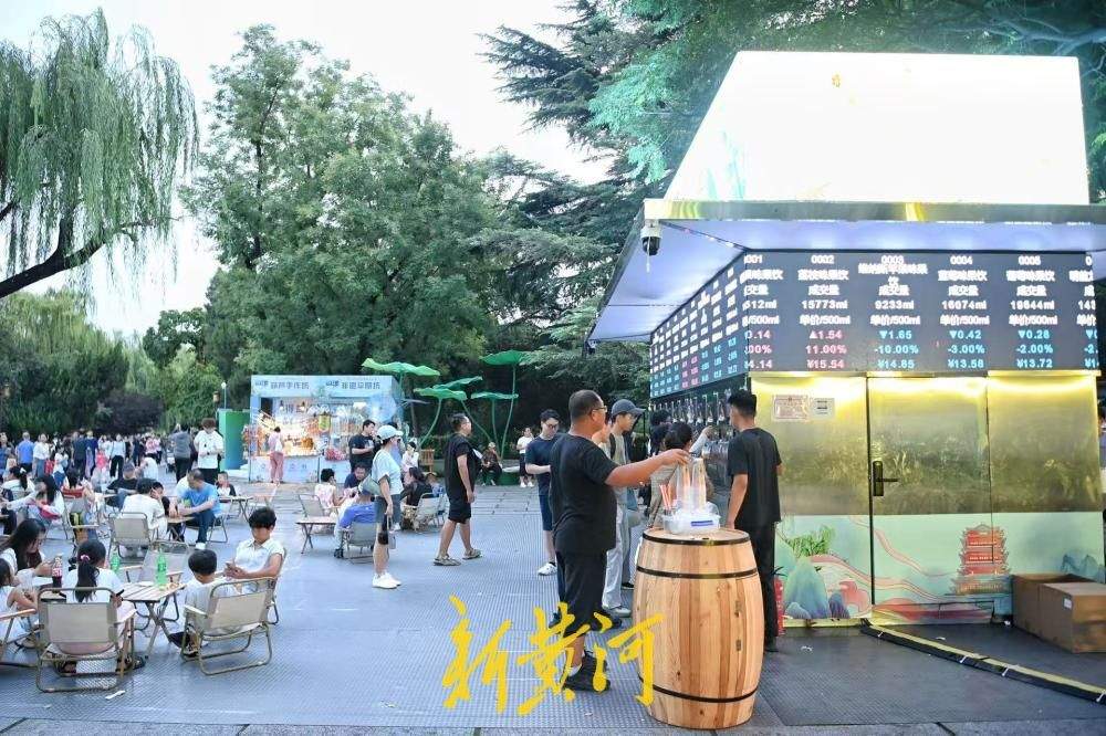 点亮泉城夜经济，明湖夜酌嘉年华开启十天湖畔狂欢