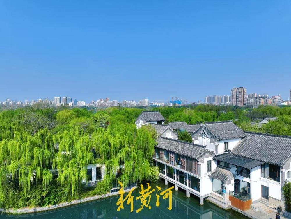 仲春一片“泉城蓝” 大明湖水天一色如同天空之镜