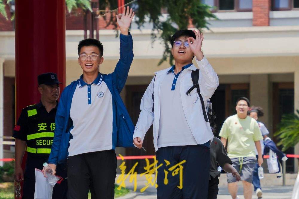 奔跑向未来！考生挥别高考考场