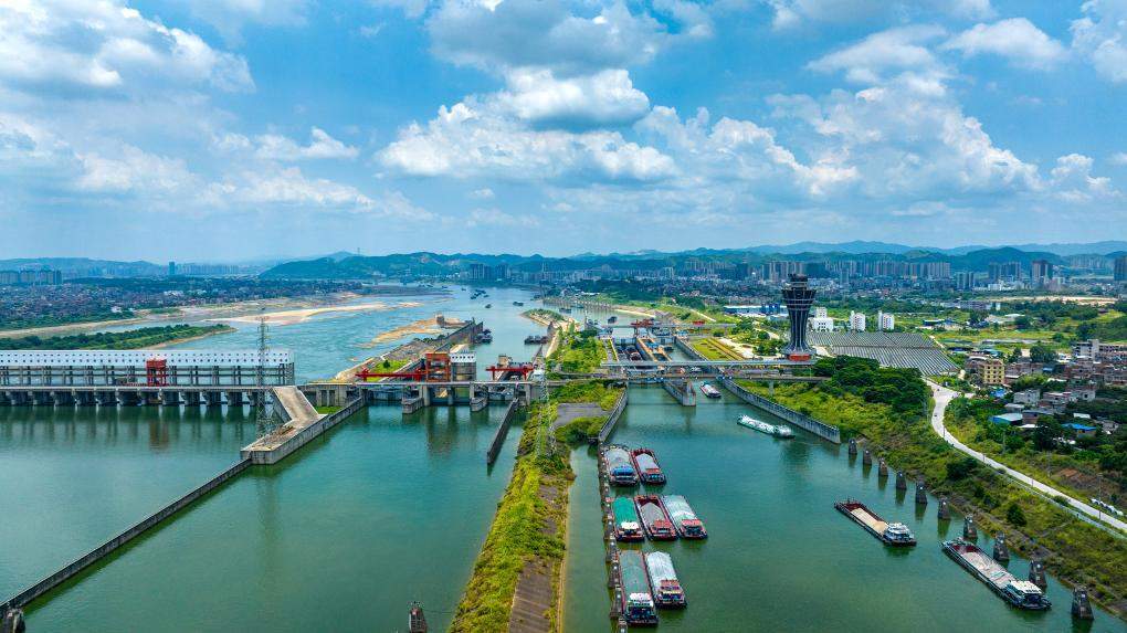 长洲船闸刷新单月过货量纪录