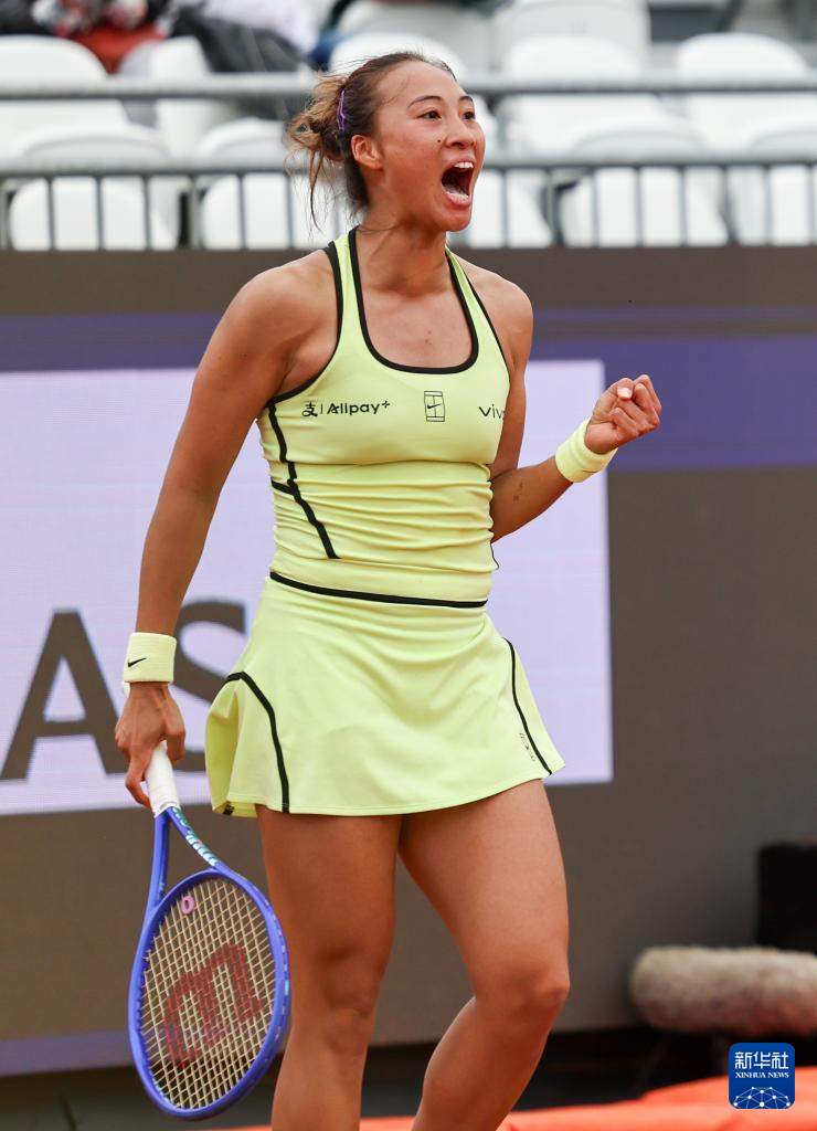 网球——WTA1000罗马站：郑钦文首轮晋级