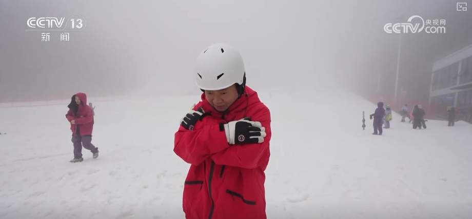 “冷”冰雪热力四射 南方冰雪旅游从基础体验向专业运动升级