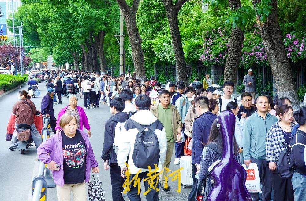 30秒一镜到底，看趵突泉游园有多火