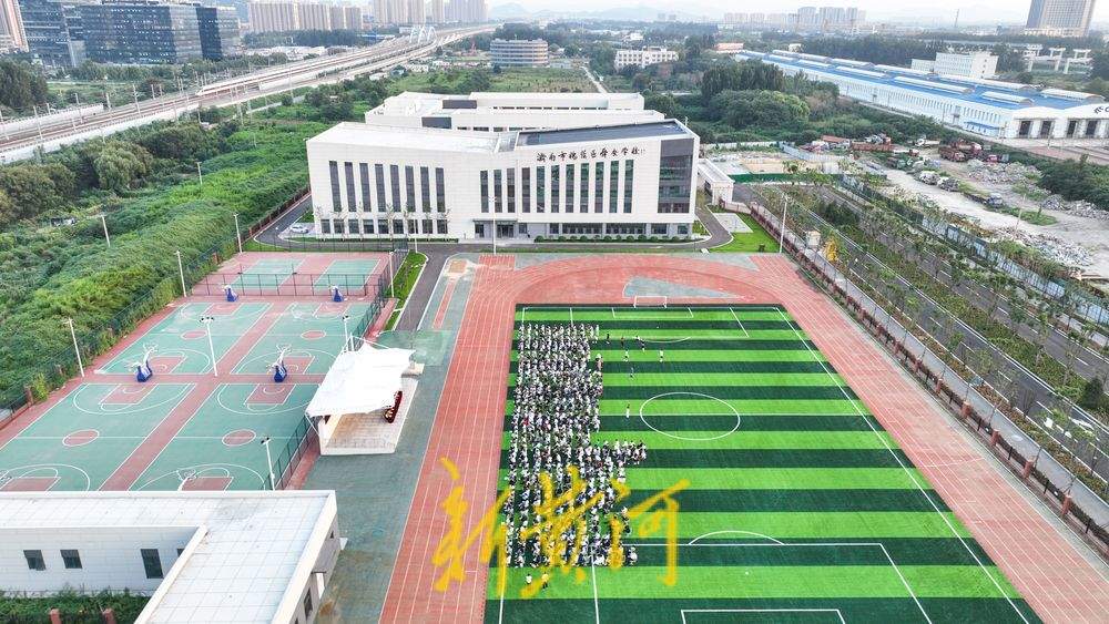 西客站片区新校园投入使用 紧邻顺安路命名舜安学校