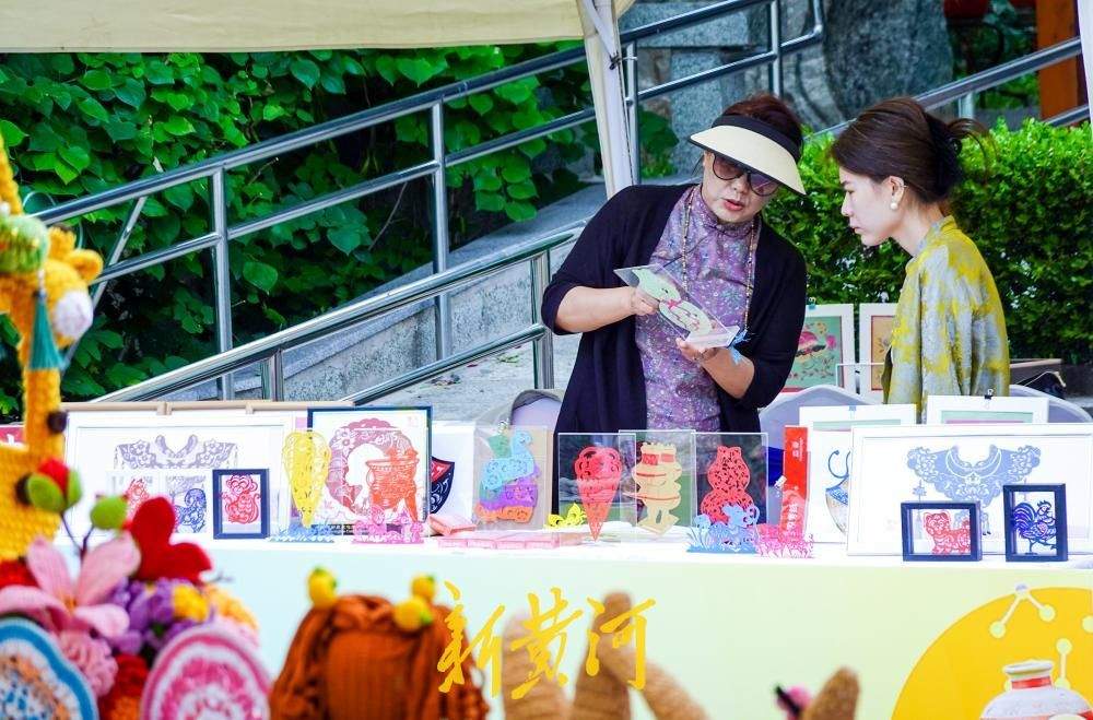 “联结万物”文创市集举办，“李清照”“辛弃疾”现身同游