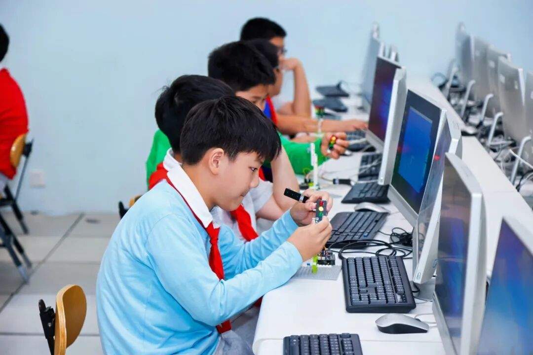 第五届科技节收官！开元校园秒变“科技乐园”