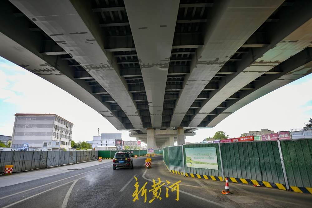 济南工业北路快速路东延有序推进，部分路段高架长龙成形