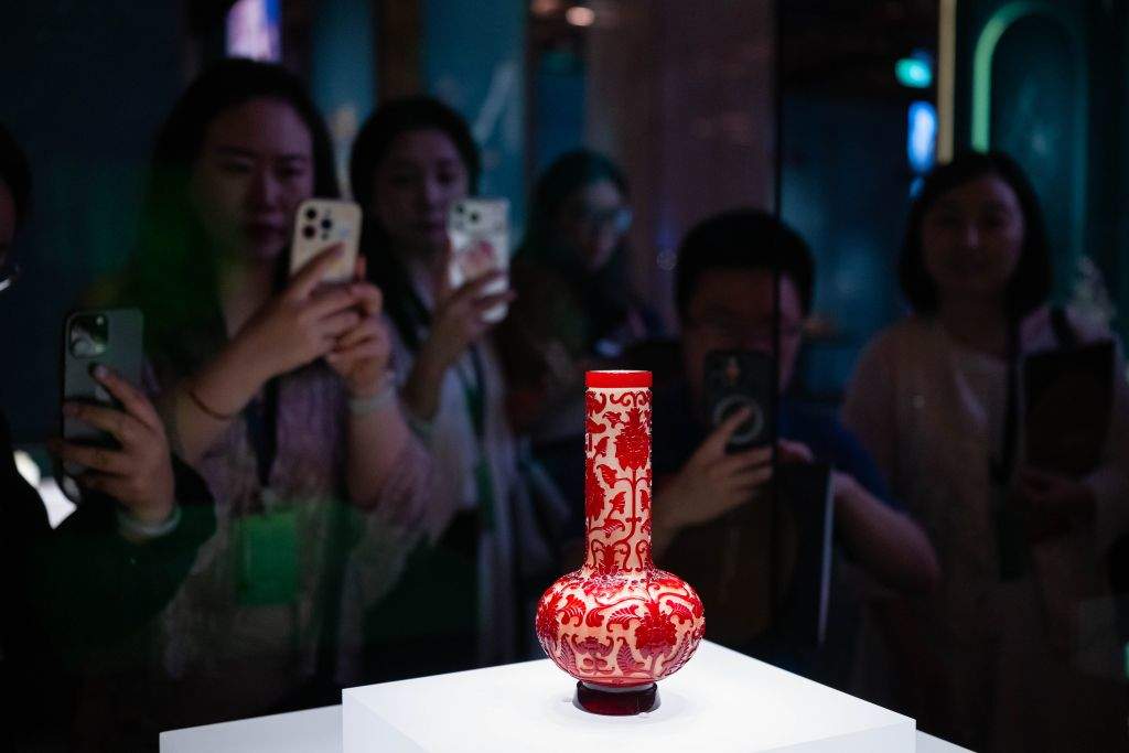 百余件古今琉璃珍品在澳门展出