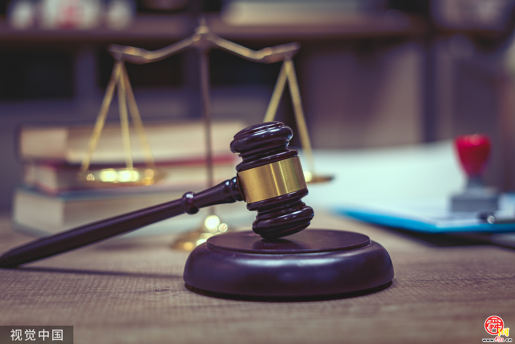 闯入儿童游乐区摔倒受伤老人索赔被驳回