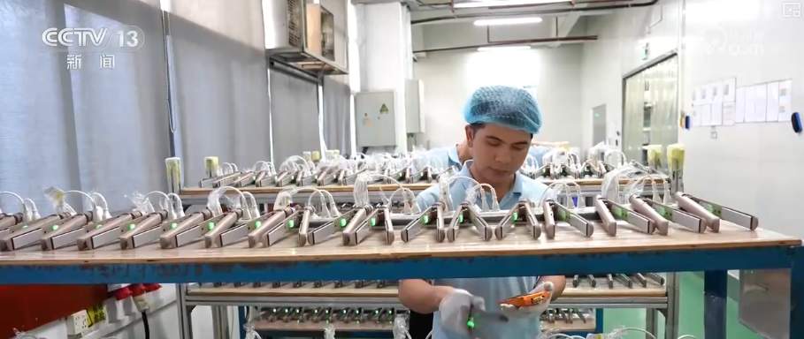 “爆款”“上头”！多维度观察 外贸凭借“硬核支撑”铺开全球贸易“网络”