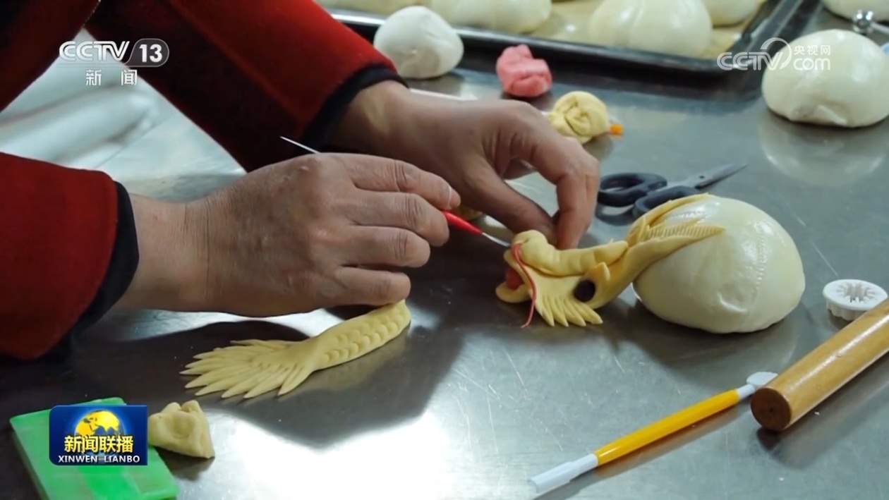 各地丰富多彩活动迎新春