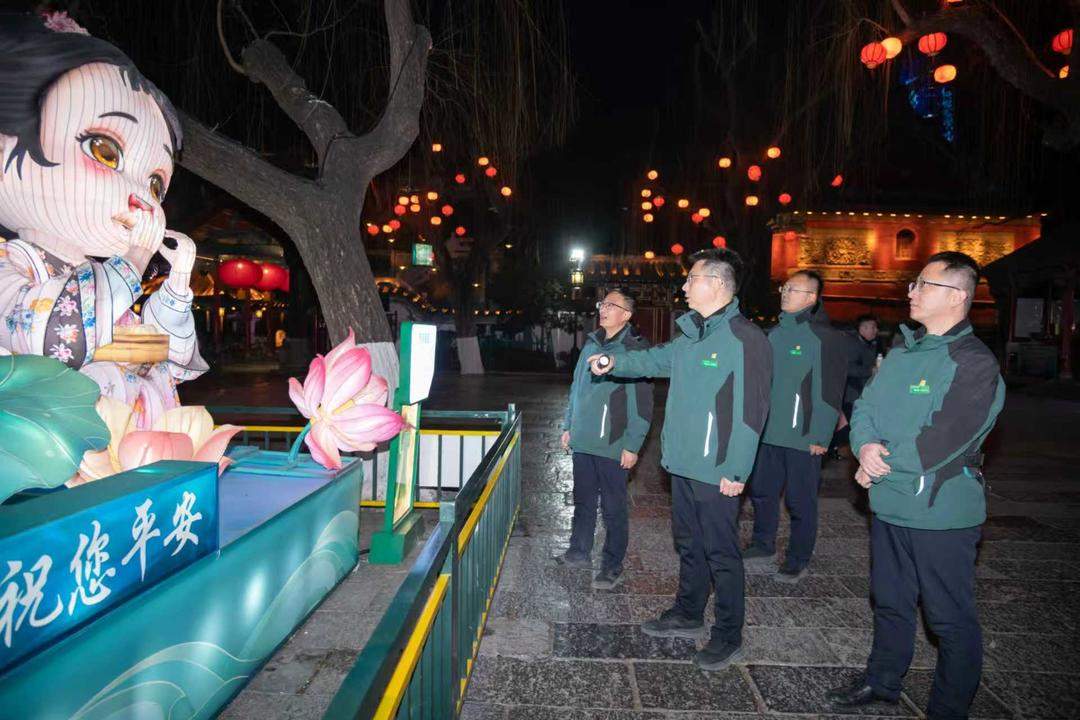 新春走基层丨在泉水畔花灯光影中，等待“大考”的人