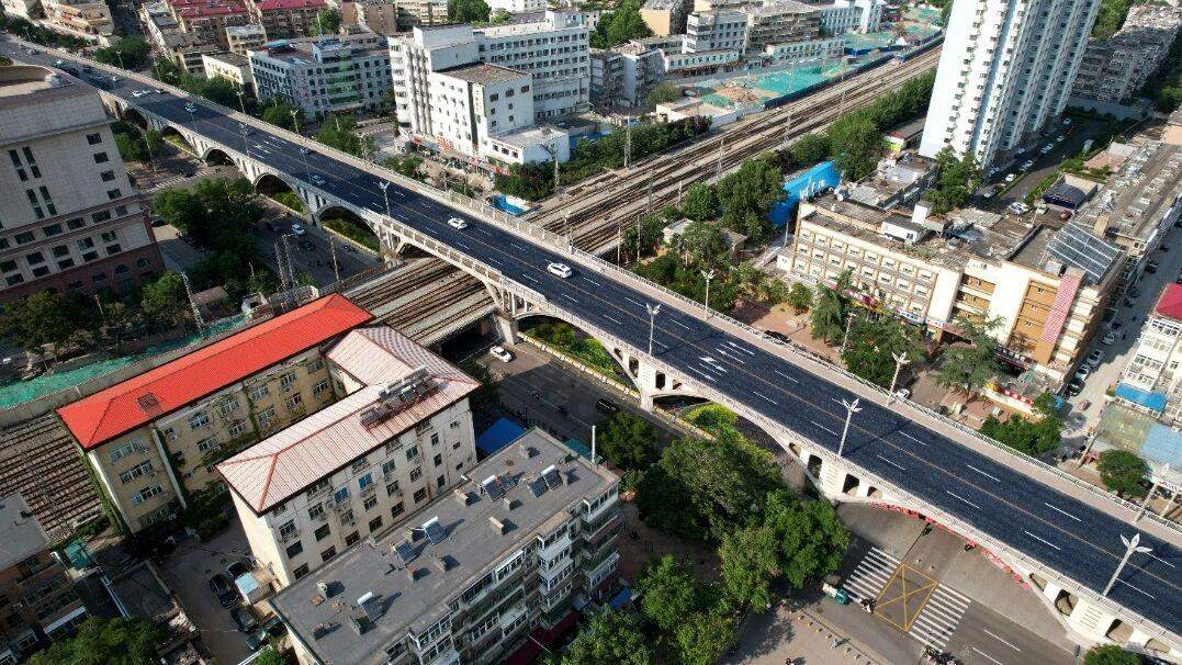 济南纬二路跨铁路天桥开始维修 改造项目第一阶段工期37天