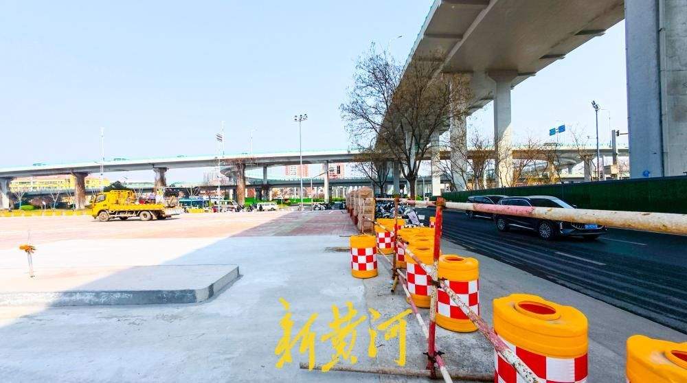 山东省体育中心北广场新增200余停车位，将缓解周边停车难题