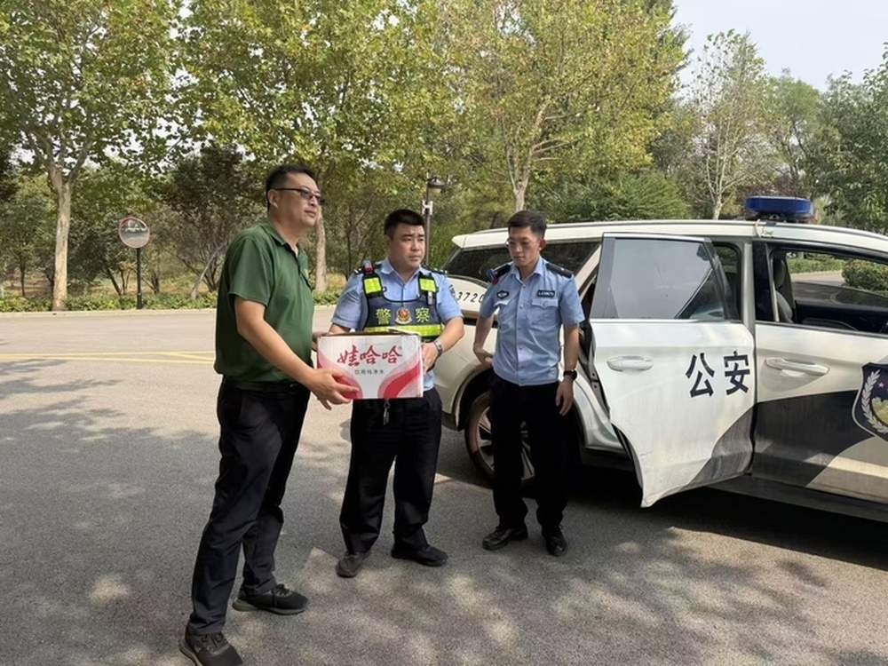 夜鹭落单，警民携手暖心接力救助