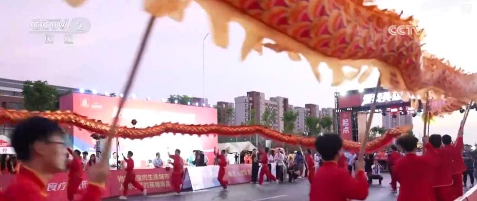 “八小时外”消费火热 夏日经济“夜动力”撬动消费“夜”态新引擎