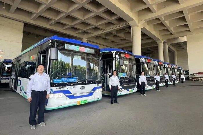 “天下泉城聚天下英才”，济南公交志愿者用暖心服务“保驾护航”人才招引大会