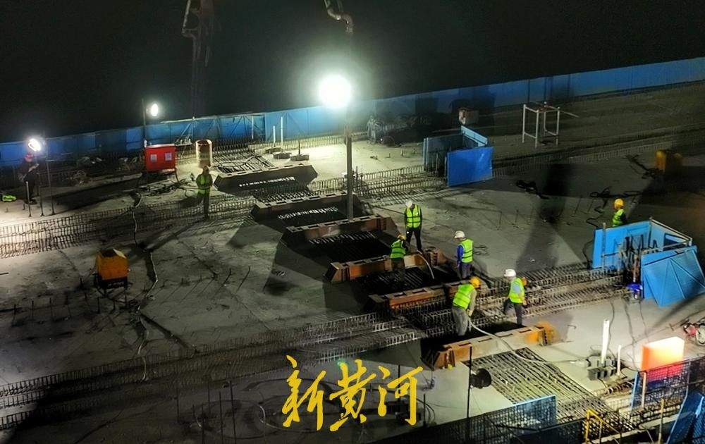 潍宿高铁至青岛连接线跨墙夼水库十万吨级特大桥成功合龙