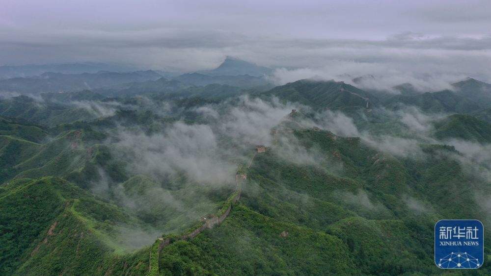 壮美的长城云海