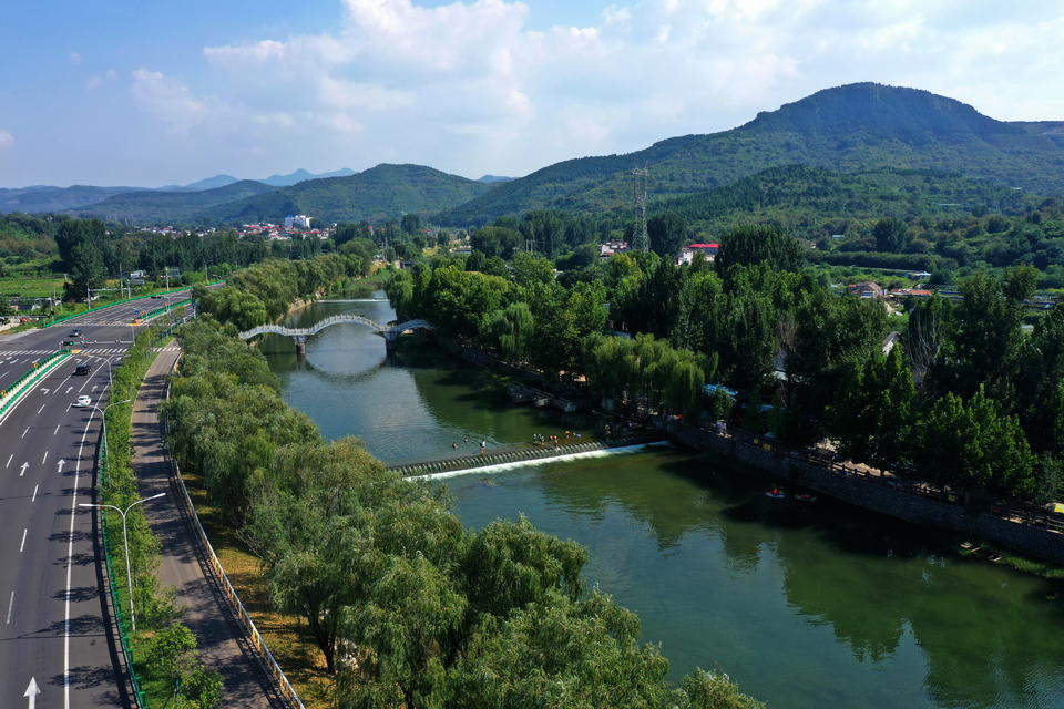 中秋的济南南山如此美丽，锦阳川绿水潺潺景色宜人
