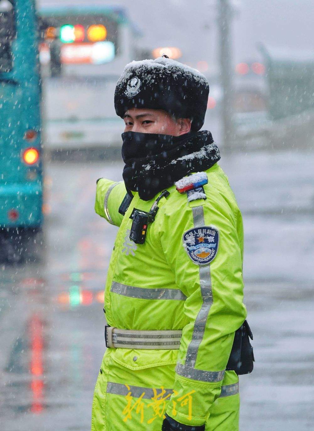 “闻”雪而动，济南交警全力保障雪中交通秩序