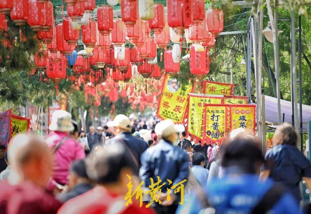 游人如织！济南千佛山“三月三”庙会人气旺