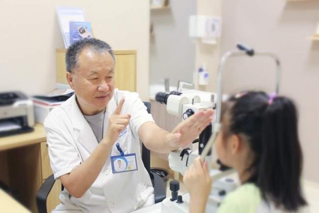 儿童斜弱视几岁治疗效果好？济南普瑞眼科张立贵解答｜黄金窗口期＋分层干预流程详解