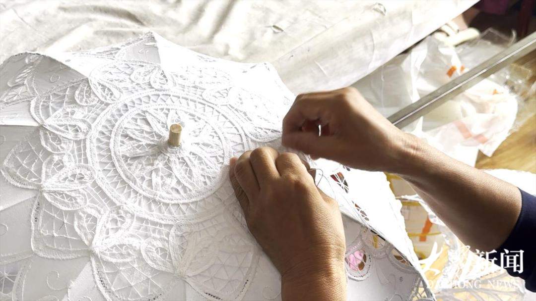 非遗传承“针”功夫 ，巧手织就“致富伞”