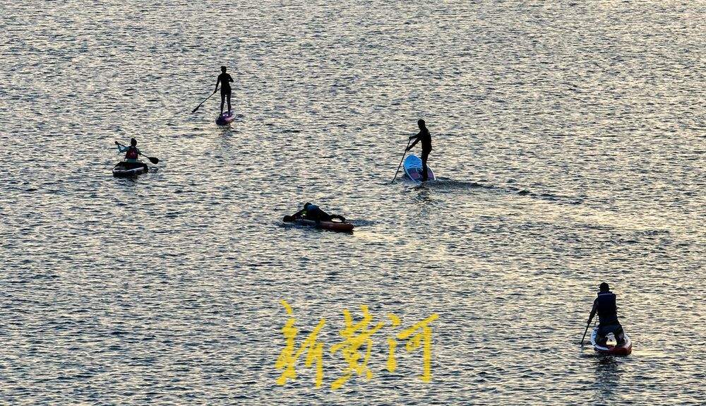 “水上漂”夏日爆火 桨板运动开启“乘风破浪”之旅