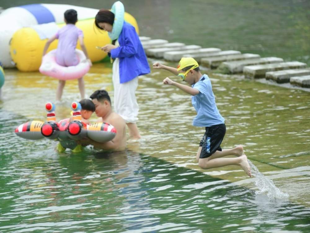 一年四季 泉在济南丨高温来袭,泉城市民“门牙”戏水享清凉