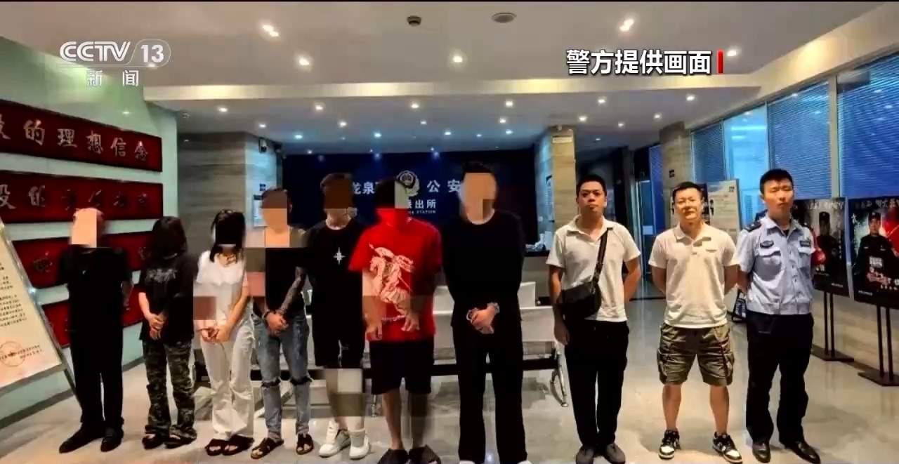 网购“血胶囊”制造“斗殴”场面 起底网络直播造假乱象