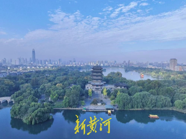一场秋雨焕新泉城，济南大明湖天清水碧秋韵浓
