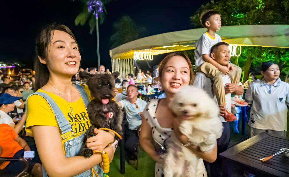 灯火映长假 夜游释放假期经济新潜力