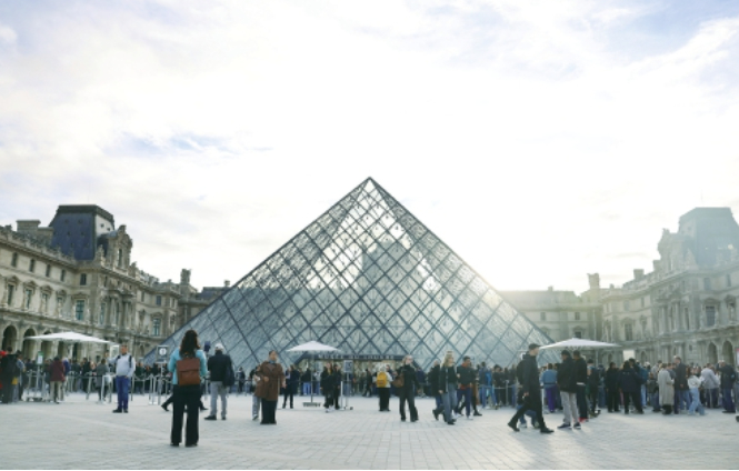 卢浮宫遭抢3天后重新开放 遭抢文物未投保，分析称追回可能性低