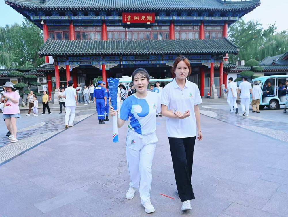 “千泉之城，涌动不息”，“泉炬”传递巡礼名泉传递泉水文化