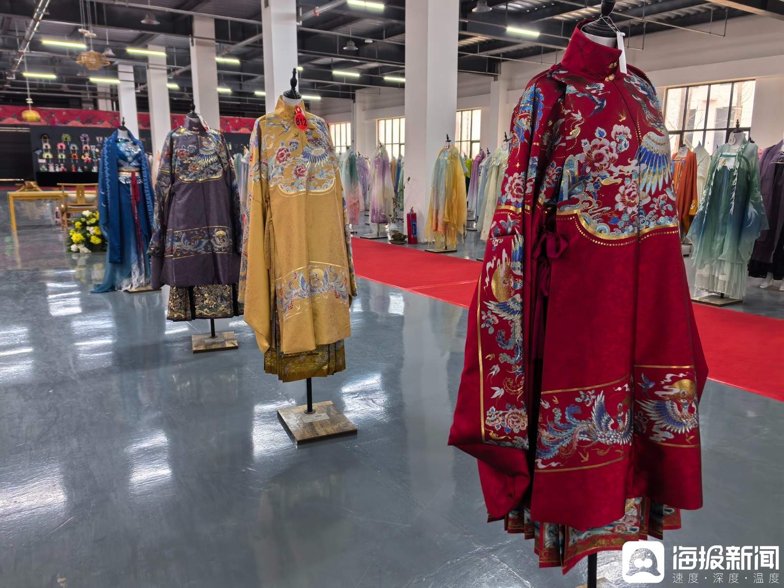 新春走基层·我的年度“述职报告”丨我，一件来自山东曹县的汉服，一年卖了130亿