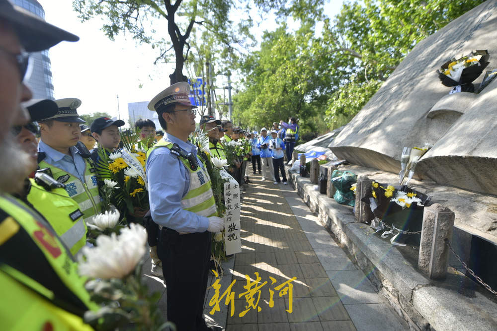 铭记历史！“五三惨案”96周年，济南市民敬献鲜花祭奠英烈
