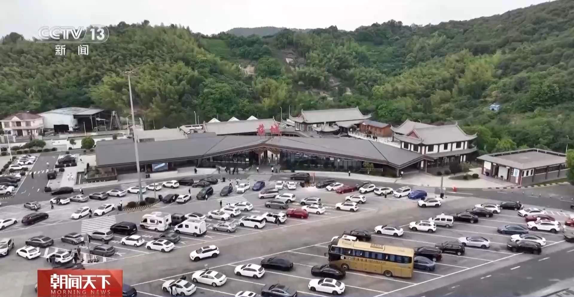 “五一”假期高速服务区新能源汽车充电量创历史新高