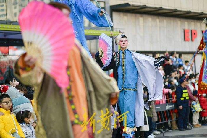 “泉”在济南过大年｜春节里最忙碌的民间艺人 一天奔波赶五场表演