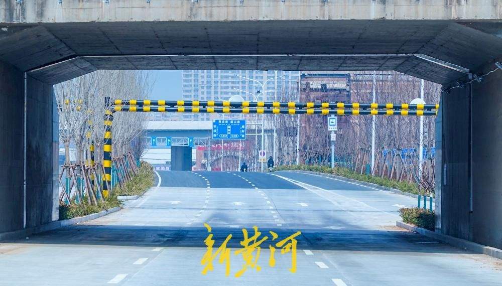 济南唐冶中路北延项目初具规模，双向八车道下穿胶济铁路