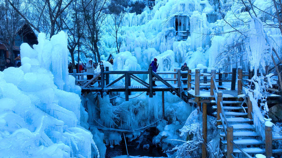 济南南山冰雪旅游季开启，九如山冰瀑节正式迎宾