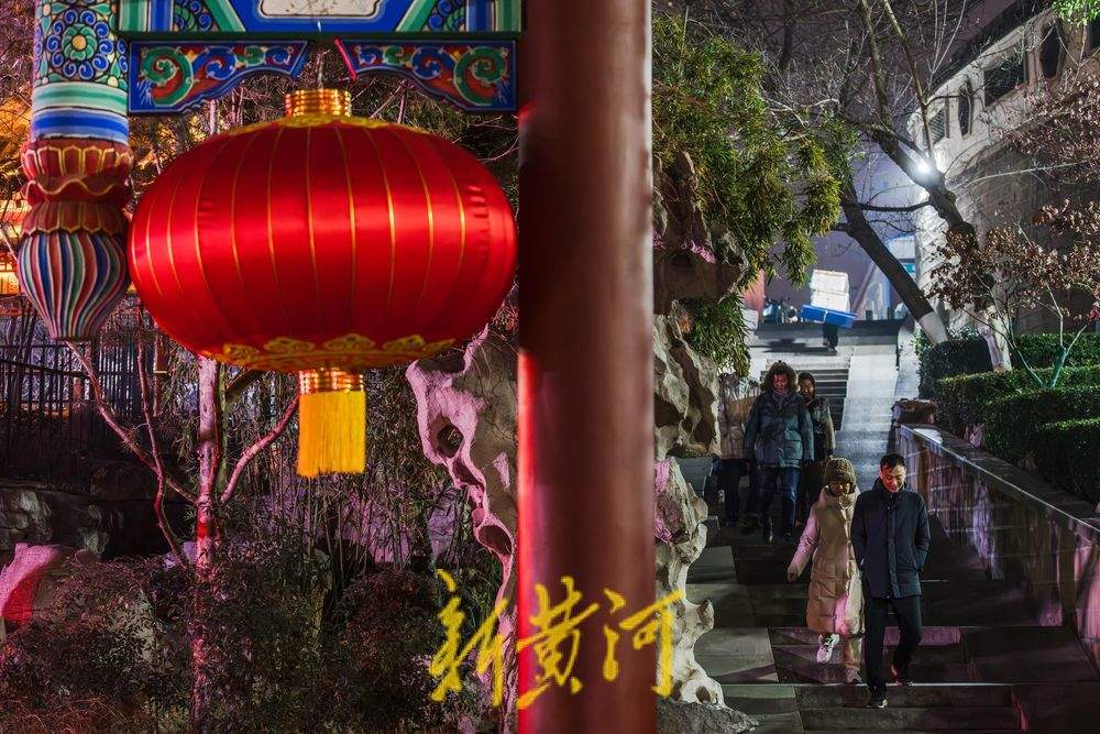 【网络中国节·春节】“泉”在济南过大年｜年味十足！花灯闪耀黑虎泉畔