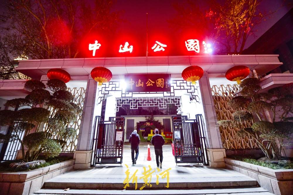 济南中山公园新北门亮相，与新建博物馆组合成景