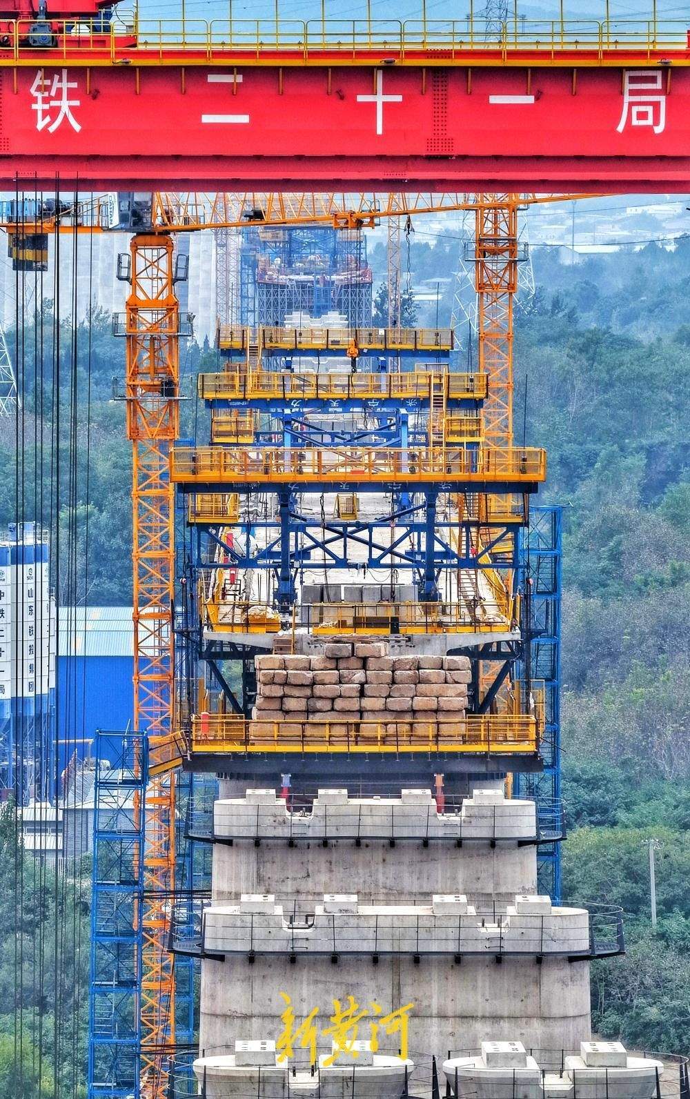 两座连续梁同日合龙！济枣铁路建设取得新进展