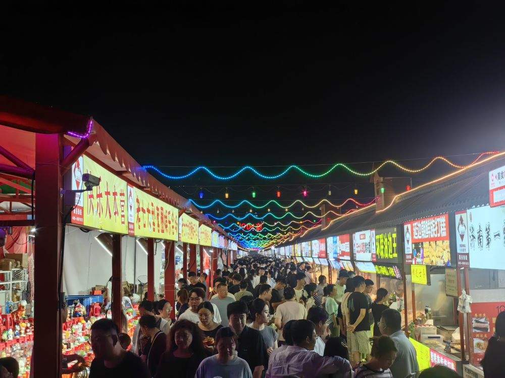 新华社点赞济南夜经济：夜市烟火升腾，绘就便民生活新图景