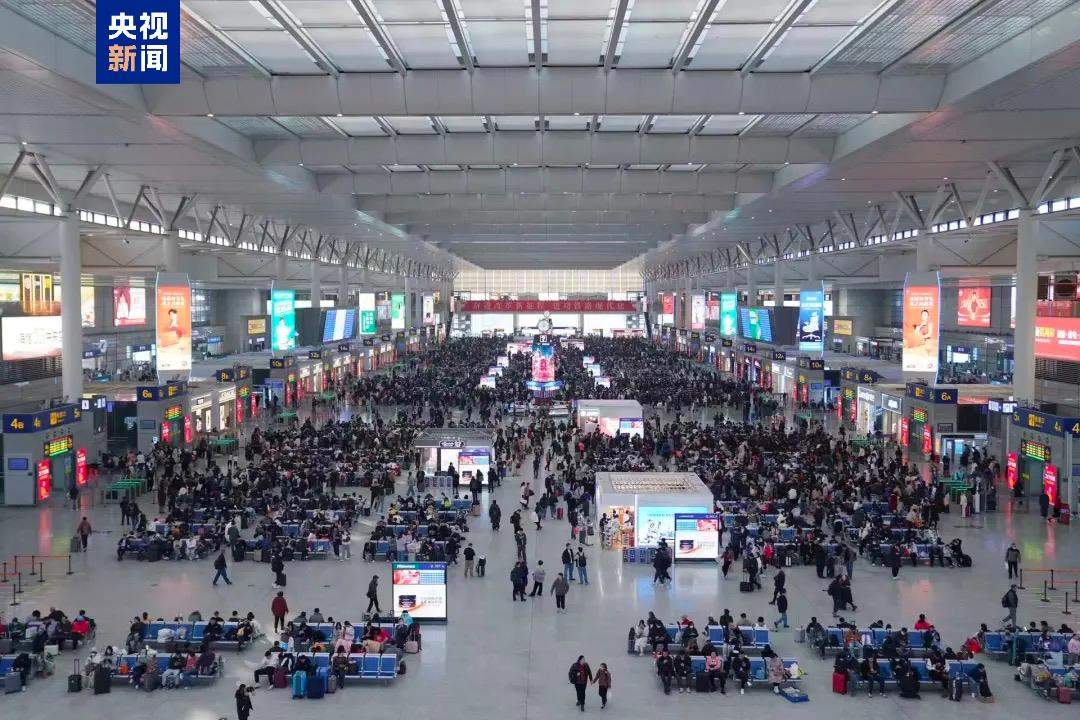 春运首日 上海对外客运到发量101.8万人次