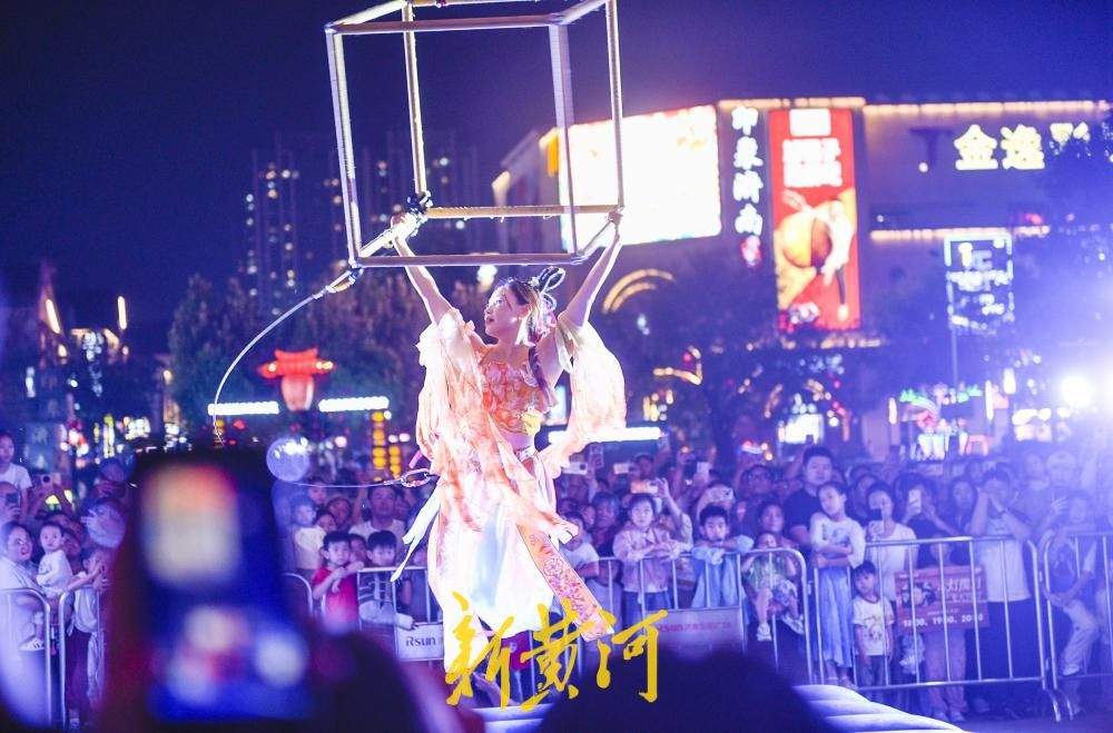 济南中秋文化展演：飞天宫灯“点亮”传统新韵