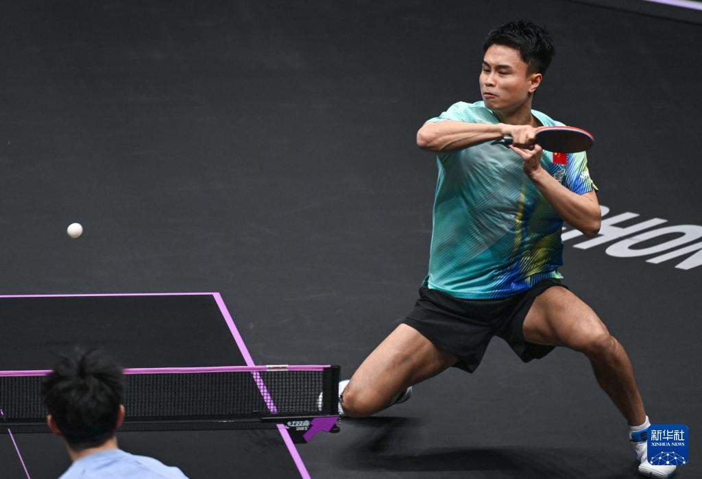 乒乓球——WTT重庆冠军赛：周启豪胜黄友政 晋级男单16强
