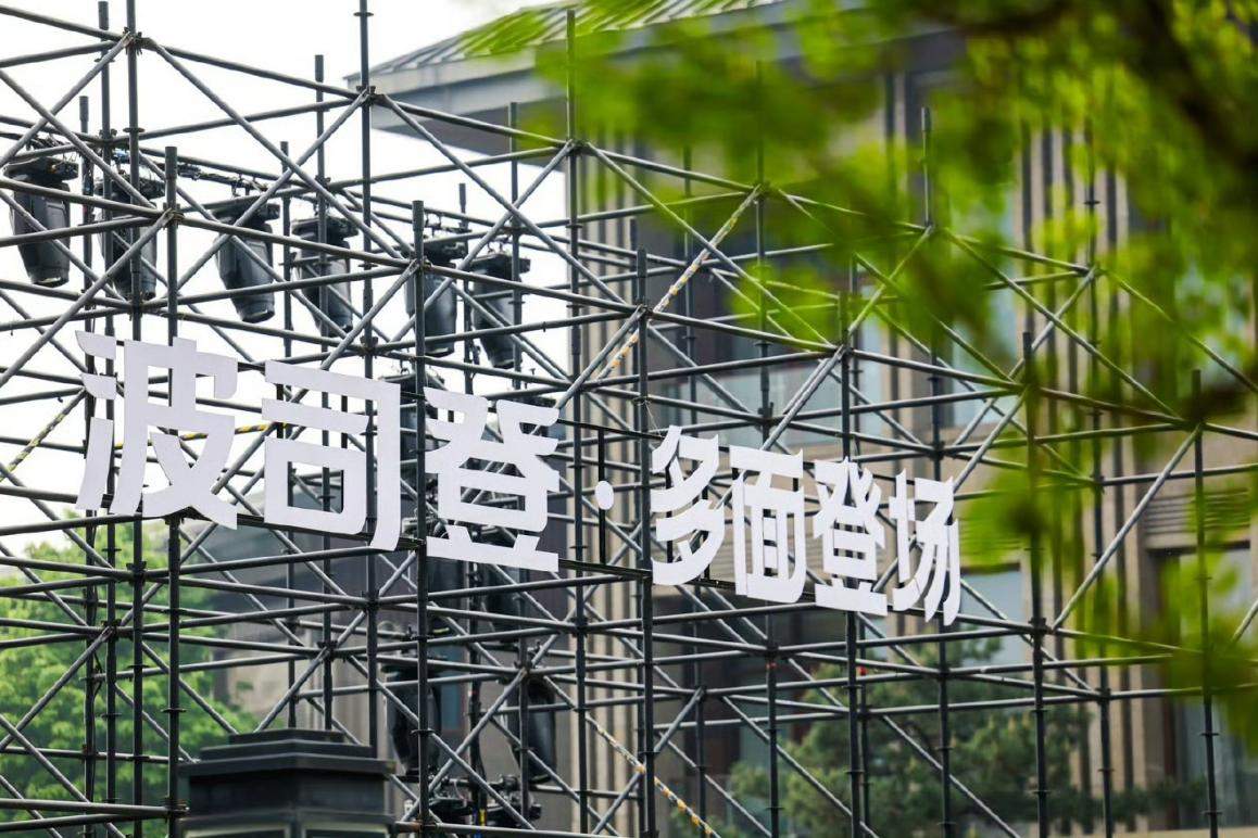 波司登怎么样？波司登用光影美学重塑羽绒服饰的时尚表达